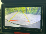 【バックカメラ】駐車時に後方がリアルタイム映像で確認できます。大型商業施設や立体駐車場での駐車時や、夜間のバック時に大活躍!運転スキルに関わらず、今や必須となった装備のひとつです!