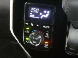 【オートエアコン】車内温度を感知して自動で温度調整をしてくれるのでいつでも快適な車内空間を創り上げます!どの席に座っても快適なドライブが楽しめます♪