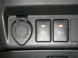 【シートヒーター搭載】シートを温めてくれる暖房機器です!長時間座っていると負担が掛かりやすい背中や腰、または冬場の寒い日に冷えやすい脚部に快適なぬくもりを♪