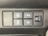 ハンドルの右側にはヘッドライトレベライザーとHondaセンシング用のメインスイッチがついています。ヘッドライトレベライザーは道路状況や積荷の加重に応じてライトの高さを調節できます。
