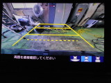 バックカメラの画像です。ガイドラインがスムースな車庫入れをサポートいたします。車庫入れの安心感がアップしますね。