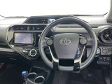運転席まわりです。 各操作スイッチは使いやすい位置に配置されてます。