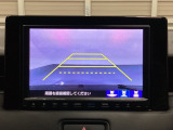 バックでの車庫入れも安心です! リアカメラが付いているバックモニター付のナビを装備しております。操作線もついており距離感も画面から確認できます。
