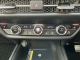 Wエアコン付きです!運転席・助手席それぞれ快適な車内でお過ごしいただけます。寒い時期には嬉しいシートヒーター付きです!