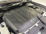 エンジンルームです。納車前整備付となりますので、エンジンオイルやオイルフィルターなど交換してからのお渡しです。