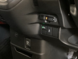 自社整備工場で点検整備をおこなってからお渡ししています。車検が残っている場合は『12ヶ月点検整備』を、車検整備付きの場合は『車検整備』をおこないます。整備費用は車両本体価格に含まれています。