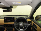 ドライバー目線で、使いやすく安全操作性と良好な視界を実現した運転席です。