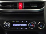 車内を快適に、オートエアコンを装備しています。