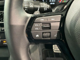 ステアリングにオーディオ操作スイッチが付いています。オーディオ画面に直接タッチしなくても操作が出来ますので、運転に集中できます。