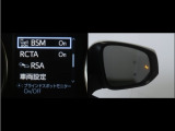 隣車線を走る車両をレーダーで検知し、ドアミラーでは確認しにくい後側方エリアに存在する車両に加え、急接近してくる車両も検知します。車両を検知するとドアミラーに搭載されたLEDインジケーターが点灯します。