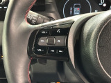 ステアリングにオーディオ操作スイッチが付いています。オーディオ画面に直接タッチしなくても操作が出来ますので、運転に集中できます。