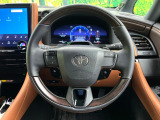 インテリアに合わせたデザインのステアリングは、運転される方のことも考え、運転しやすい形状、大きさです。是非一度、実際に触ってお確かめください。