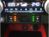 【シートヒーター】寒い日の運転など冷えやすい脚部を快適に温めてくれる。嬉しい機能♪