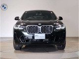 【キドニーグリル】BMWは約90年もの間、ほぼ全ての車両にひと目でBMWだと分かるこの特徴的なフロントグリルが備えられ、デザイン・アイコンとして親しまれてきました。