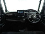 ◆インテリアパネル◆視界広々で非常に運転しやすくロングドライブでも疲れを感じさせないすっきりとまとまったインパネ周りです。