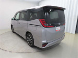 展示車はお客様のお住いの近くのネッツトヨタ石川のお店まで移動も可能です。最寄りの店舗までお気軽にご相談ください。