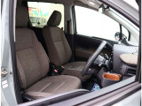 【車屋】として、長く車業界に従事した経験豊富なスタッフが多数在籍しております。