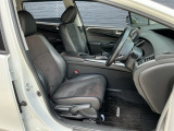フロントシートです!!セパレートシートなのでお尻をしっかりホールド!!スポーティな運転にも最適です!!