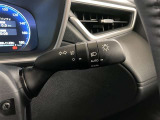 ステアリング右側のスイッチになります。全車追従機能付きクルーズコントロールが付いているので長距離運転も快適に運転できます。