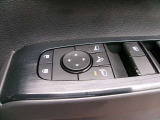 ドアミラーの鏡面の調節、格納は運転席からすべて操作できます!