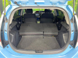 積み下ろしのしやすいデッキにはたっぷりと荷物を積み込んでいただけます。遊びから仕事まで、様々なシーンで頼れます♪