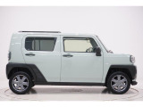 県内13店舗にて常時500台以上ダイハツ車を展示中です。見て、触って、納得のいく一台をぜひ見つけてください。