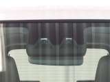 安全装備(現行)スマートアシスト付です。毎日の運転で感じる不安や緊張を減らしヒヤッとするシーンの回避をサポートします。みんなに安全・安心を。