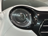 LEDヘッドライトは、点灯の瞬間から最大光量を発揮し、突然暗くなるトンネルなどでの安定感を高めます。