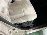 痛みの出やすい運転席シートの角、フロアマット、座面、ともに良好です