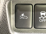 【エマージェンシーブレーキ】走行中に前方の車両等を認識し、衝突しそうな時は警報とブレーキで衝突回避と被害軽減をアシスト。より安全にドライブをお楽しみいただけます。