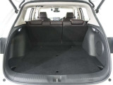 ◆アダプティブクルーズコントロール◆予め設定した車速内でクルマが自動的に加減速。前走車との適切な車間距離を維持しながら追従走行します。【LKAS】車線維持支援システムでステアリング操作を支援。