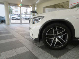 純正AMG20インチアルミホイール!ツートンの5スポークはシンプルながら高級感伝わるアイテムです!
