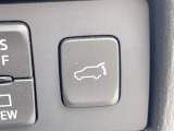 【パワーバックドア】スマートキーや運転席のボタンを押すだけでリアゲートが自動で開閉します!荷物を持っている時や、高い位置にあるバックドアを閉める際に便利な機能です♪