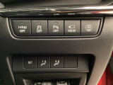 各種機能の切替スイッチは運転席パネル下に集約されています。任意で切り替え可能なため状況に合わせてお使いください。