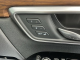 シートメモリー機能付きの電動シートで、異なったシートポジションを記憶させておくことが出来ます!