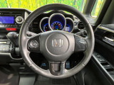 【純正革巻きステアリング】上質な革を使用することで、手にしっかり馴染みとても運転しやすいハンドルです♪