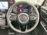 インテリアに合わせたデザインのステアリングは、運転される方のことも考え、運転しやすい形状、大きさです。是非一度、実際に触ってお確かめください。
