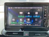 日産純正9インチメモリーナビ(MM223D-L)装備。スマートフォンによる部分地図更新、Bluetooth接続での音楽視聴、快適な画面操作と高音質なオーディオ再生。