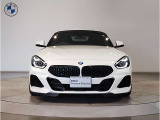 【BMWの伝統】BMWの特徴的な&ldquo;キドニーグリル&rdquo;は、80年以上続く伝統の形でございます。変わらないこだわりのデザインが、プレミアムブランド&ldquo;BMW&rdquo;を創り出します。