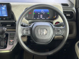 インテリアに合わせたデザインのステアリングは、運転される方のことも考え、運転しやすい形状、大きさです。是非一度、実際に触ってお確かめください。