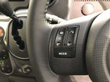 【ステアリングスイッチ】左です。ハンドルから手を離さず、運転に集中したまま手元でオーディオ操作等ができます。