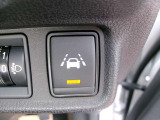 車線逸脱警報搭載!意図せず走行車線を逸脱しそうな場合、メーター内ディスプレイへの警告とブザーで注意喚起してくれます。