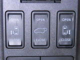 両側電動スライドドアを装備しております。