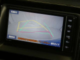 【バックカメラ】駐車時に後方がリアルタイム映像で確認できます。大型商業施設や立体駐車場での駐車時や、夜間のバック時に大活躍!運転スキルに関わらず、今や必須となった装備のひとつです!
