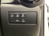 各種機能の切替スイッチは運転席パネル下に集約されています。任意で切り替え可能なため状況に合わせてお使いください。