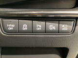 i-ACTIVSENSEミュートスイッチを押すと、車線逸脱警報、ブラインドスポットモニタリングなどのシステムが作動した際の警報音が無くなります。警報音の消音で運転中の煩わしさが緩和します♪