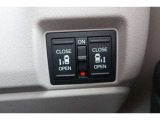 運転席に居ながら両側パワースライドドアの開閉ができます!