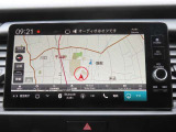【ホンダコネクト対応ナビ】快適な操作性で、使える機能が満載!自動地図更新機能や24時間365日緊急サポート、スマートフォンを使ったドアロック解除・エンジン始動などといった便利な機能が搭載されています。