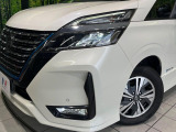 【LEDヘッドライト】悪天候や夜間走行時も良好な視界を確保し安心して運転できる高輝度LEDヘッドライトを装備!点灯速度が早く、消費電力も抑えられています。