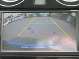ナビ画面にバックビュ-モニタ-の映像を映し出しています。  狭い場所での車庫入れをサポ-トしてくれる便利アイテムです。